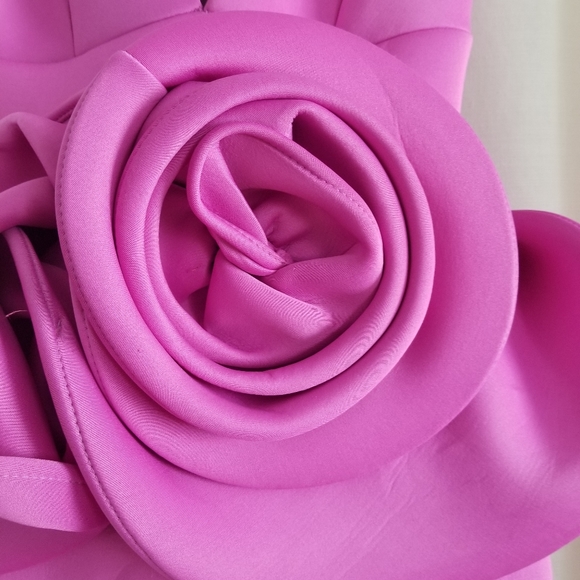 RUFFLE Sleeveless V-Neck Midi Dress - Picture 5 of 7